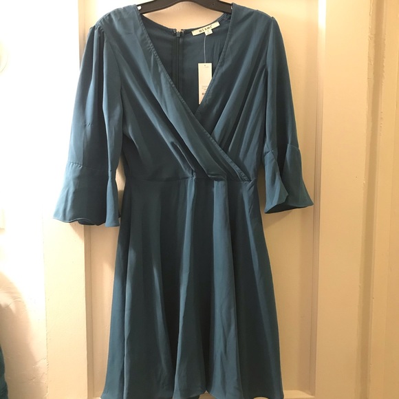 Francesca's Collections Dresses & Skirts - Francesca’s Bell Sleeve Dress